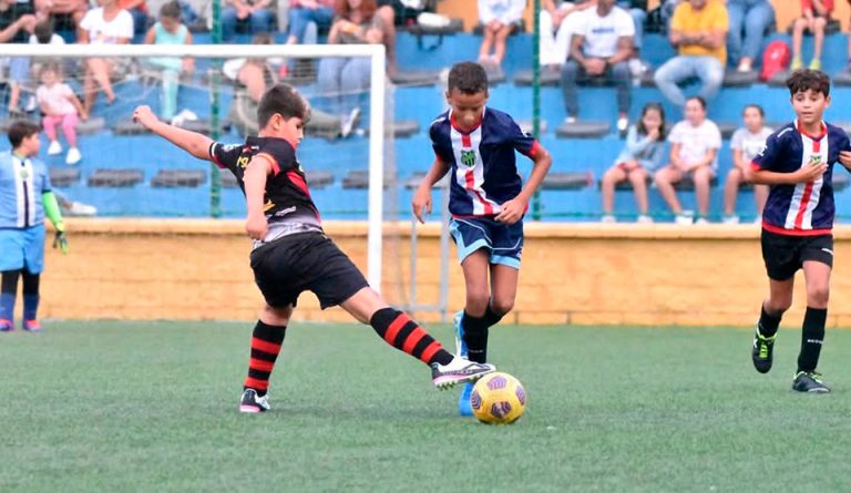 Lee más sobre el artículo La RFFCE suspende todas sus competiciones del sábado por el mal tiempo