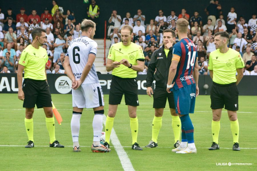 Lee más sobre el artículo El murciano Sánchez López le pitará por segunda vez al Ceuta en Burgos