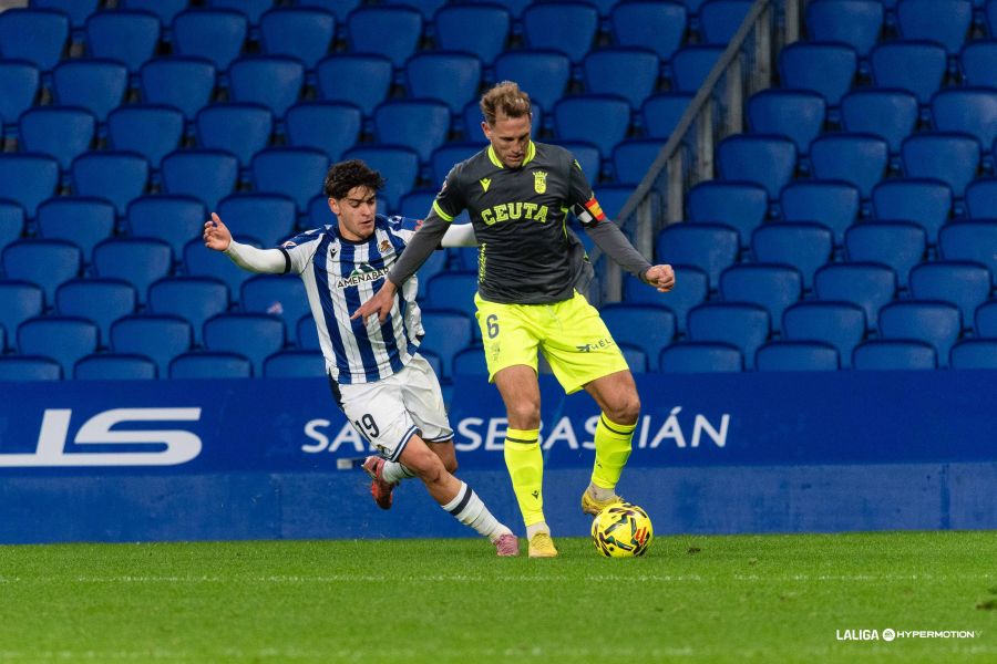 Lee más sobre el artículo El Ceuta abrirá la Jornada Retro el viernes 10 de abril a las 20:30