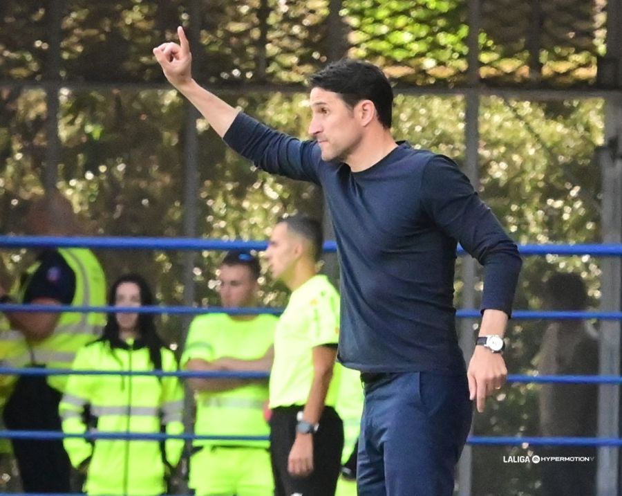 Lee más sobre el artículo Beñat San José: "El Ceuta ha controlado el balón y nosotros el partido"